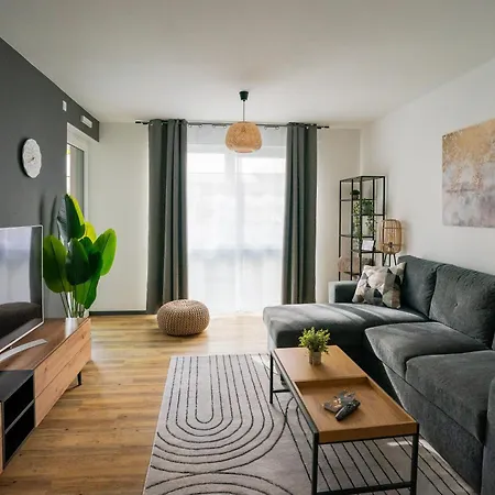 Apartman Reitz - I Zentrale Lage I Stellplatz I 55qm I 2 I Kueche I Bad I Terrasse Bad Hersfeld