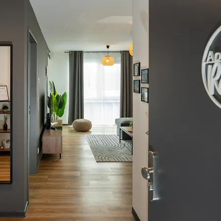 Reitz - I Zentrale Lage I Stellplatz I 55qm I 2 I Kueche I Bad I Terrasse