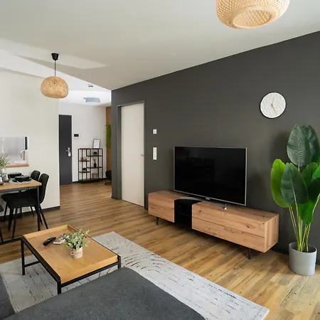 Reitz - I Zentrale Lage I Stellplatz I 55qm I 2 I Kueche I Bad I Terrasse *