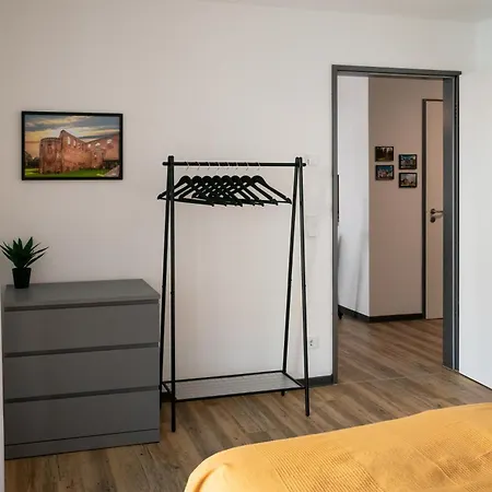 Reitz - I Zentrale Lage I Stellplatz I 55qm I 2 I Kueche I Bad I Terrasse Apartamento *