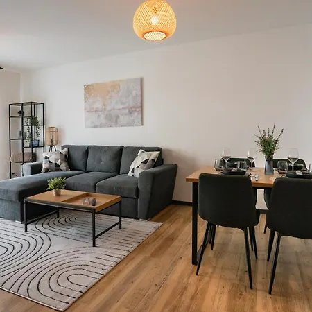 Apartment Reitz - I Zentrale Lage I Stellplatz I 55qm I 2 I Kueche I Bad I Terrasse *