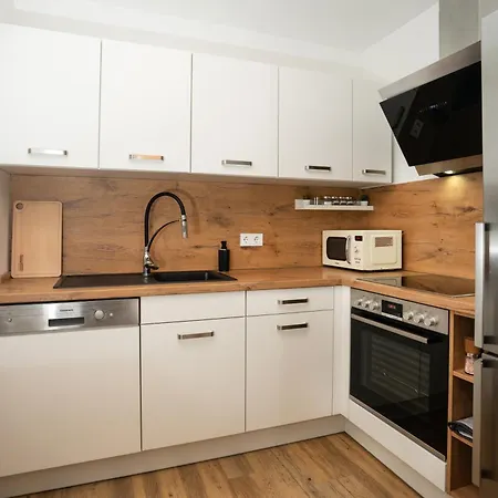 Apartman Reitz - I Zentrale Lage I Stellplatz I 55qm I 2 I Kueche I Bad I Terrasse