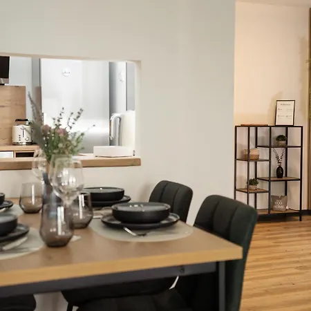 Reitz - I Zentrale Lage I Stellplatz I 55qm I 2 I Kueche I Bad I Terrasse *