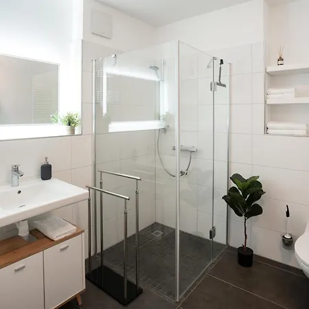 Apartman Reitz - I Zentrale Lage I Stellplatz I 55qm I 2 I Kueche I Bad I Terrasse Bad Hersfeld