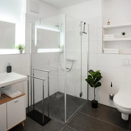 Reitz - I Zentrale Lage I Stellplatz I 55qm I 2 I Kueche I Bad I Terrasse Apartman *