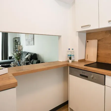 Reitz - I Zentrale Lage I Stellplatz I 55qm I 2 I Kueche I Bad I Terrasse