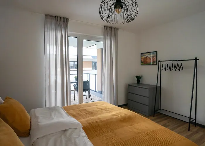 Reitz - I Zentrale Lage I Stellplatz I 55qm I 2 I Küche I Bad I Terrasse Apartamento *