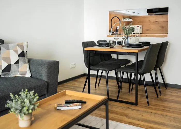 Reitz - I Zentrale Lage I Stellplatz I 55qm I 2 I Küche I Bad I Terrasse Bad Hersfeld