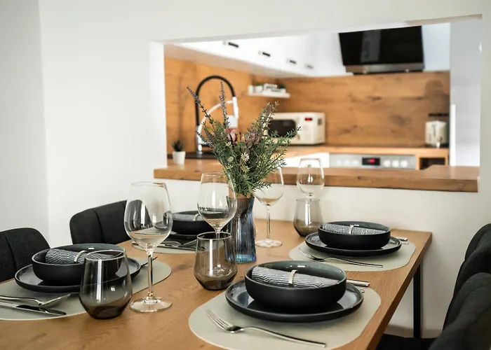 Reitz - I Zentrale Lage I Stellplatz I 55qm I 2 I Küche I Bad I Terrasse Apartamento